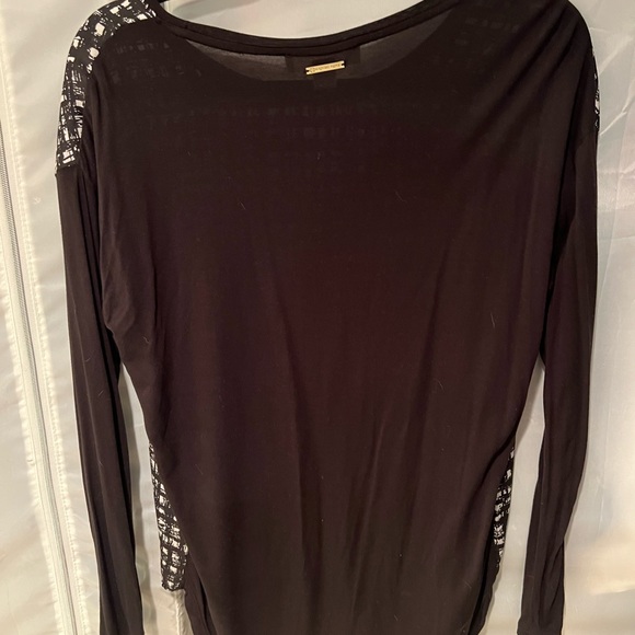 Michael Kors long-sleeved shirt. - Picture 3 of 4